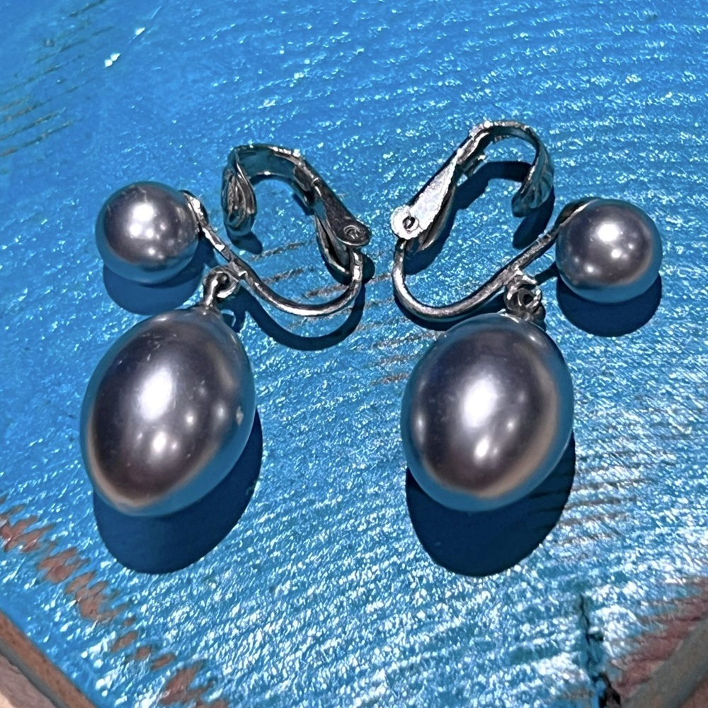 Vintage Signed Richelieu Grey Pearl Drop Earrings… - image 2